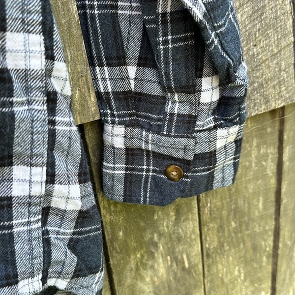 Men’s Field & Stream Flannel Button Down size Small Blue/White - Picture 4 of 7